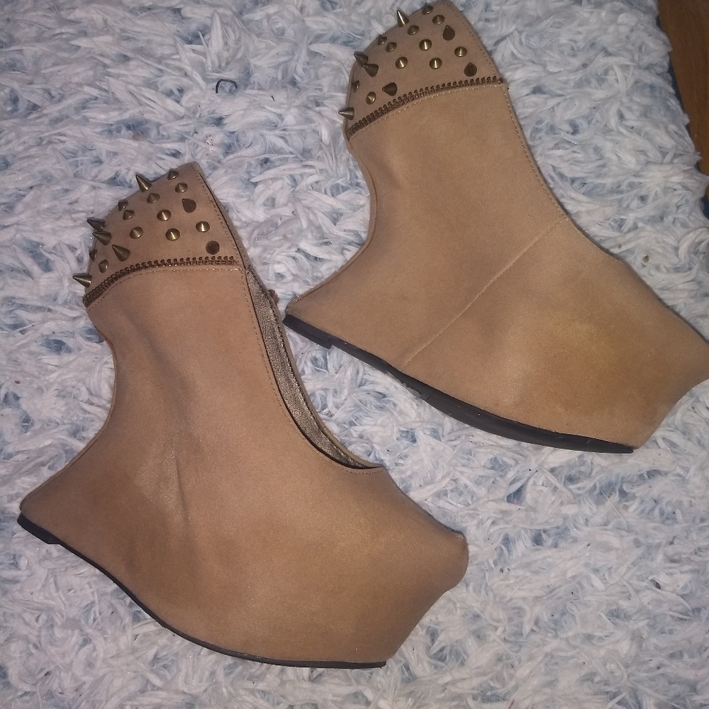 💲⏬‼️FRH Fahrenheit tan backless platforms